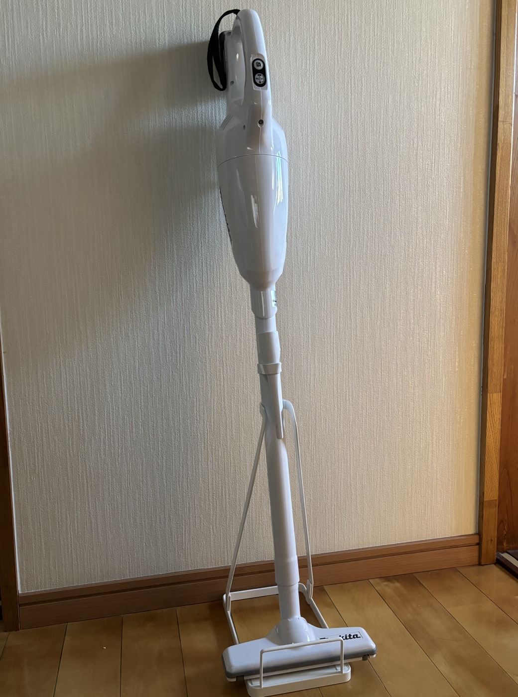 マキタCL108FDSHWコードレス掃除機の全体写真