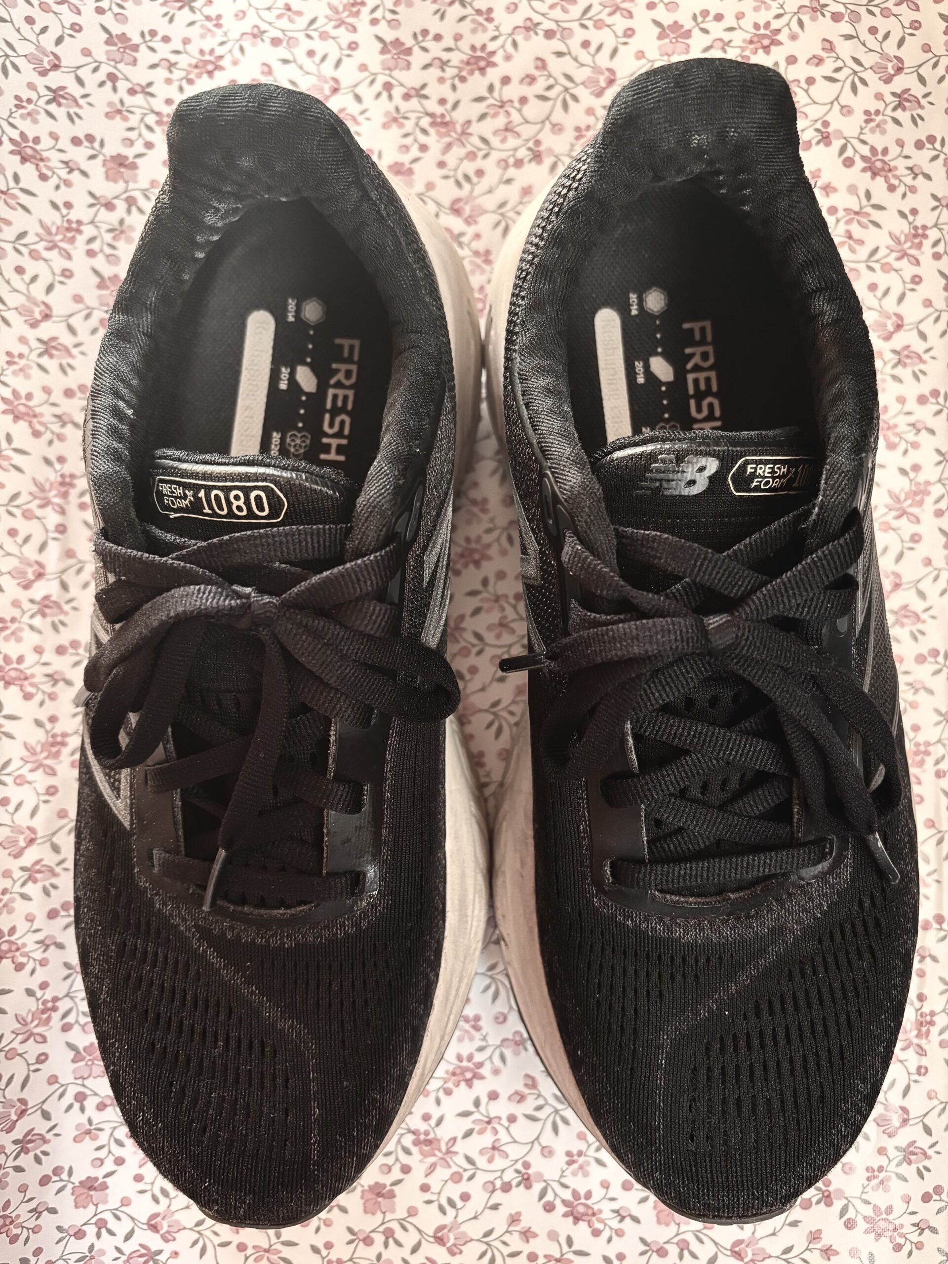実際に1年半履いているニューバランス Fresh Foam X 1080 v14(黒)の実物写真